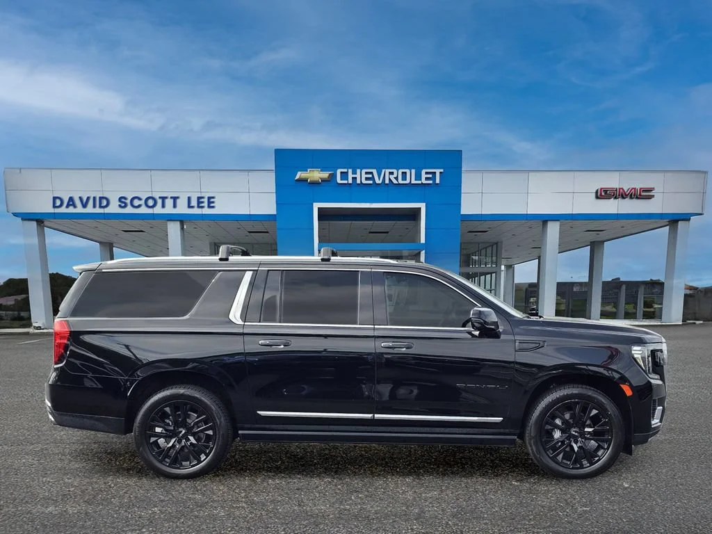 Used 2023 Onyx Black GMC Denali image 7