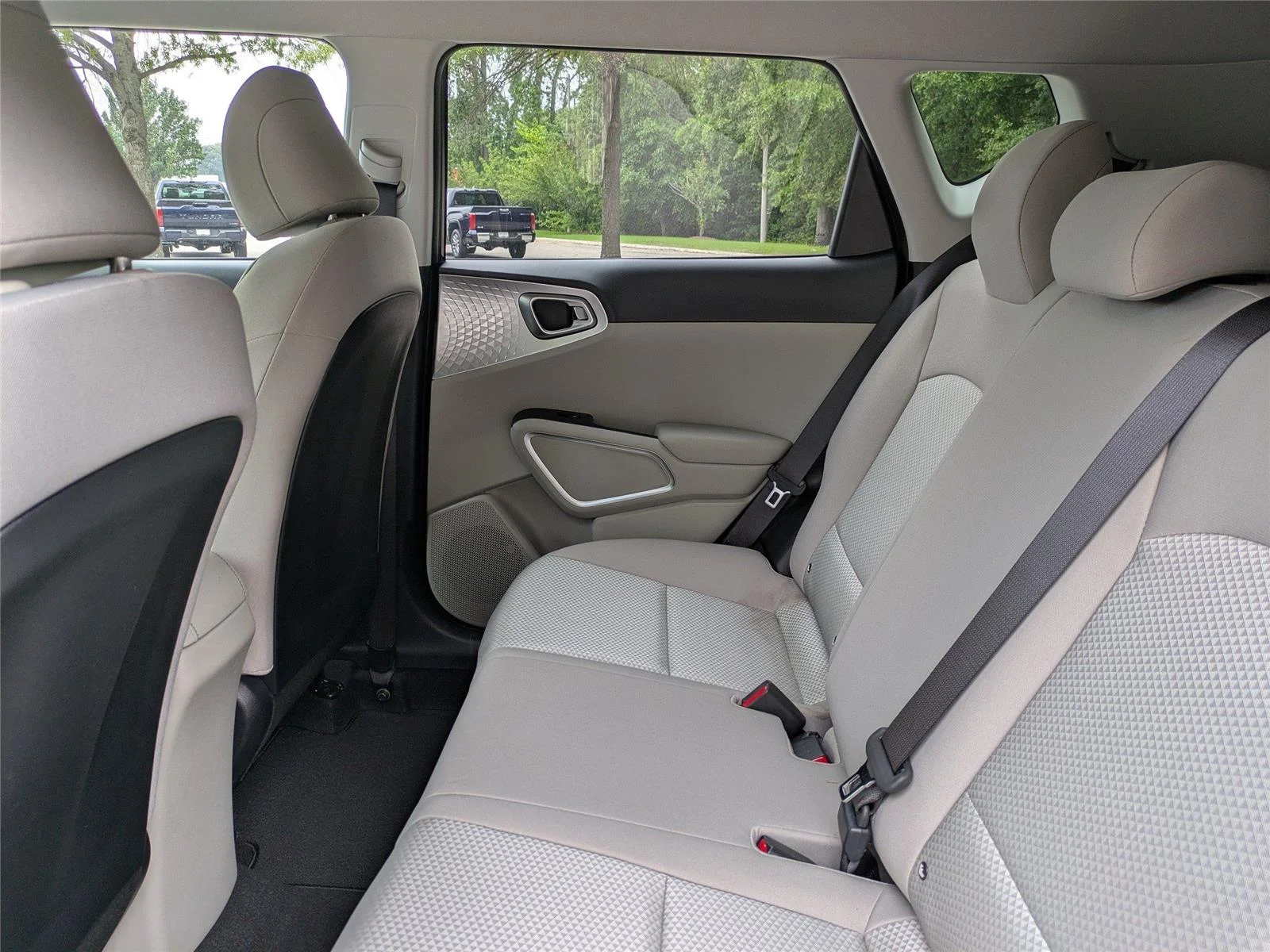 Used 2025  KIA  image 14