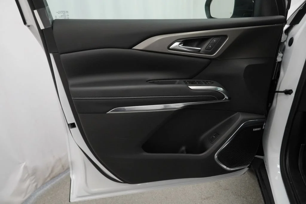 New 2027 Summit White Chevrolet LT image 22