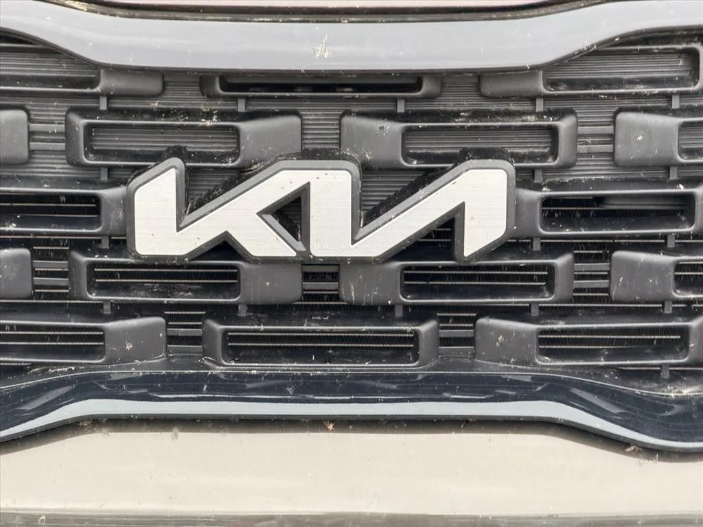 Used 2022 Green Kia EX image 7
