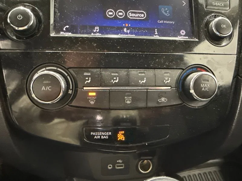 Used 2019 Blue Nissan S image 27