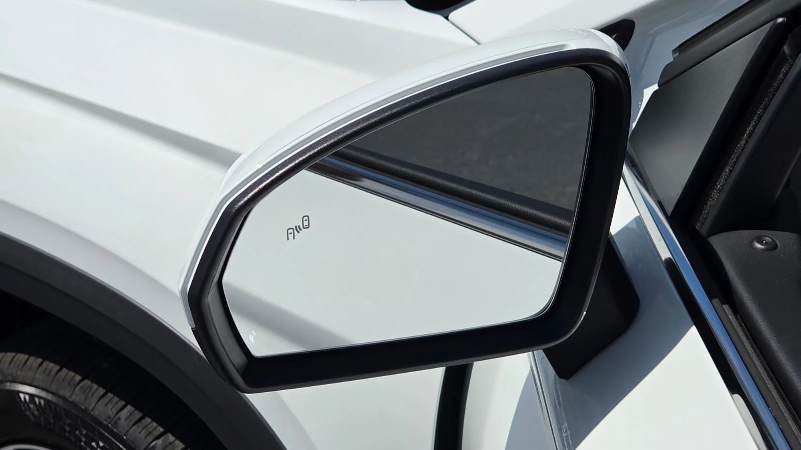 New 2026 Pure White Volkswagen SE image 14