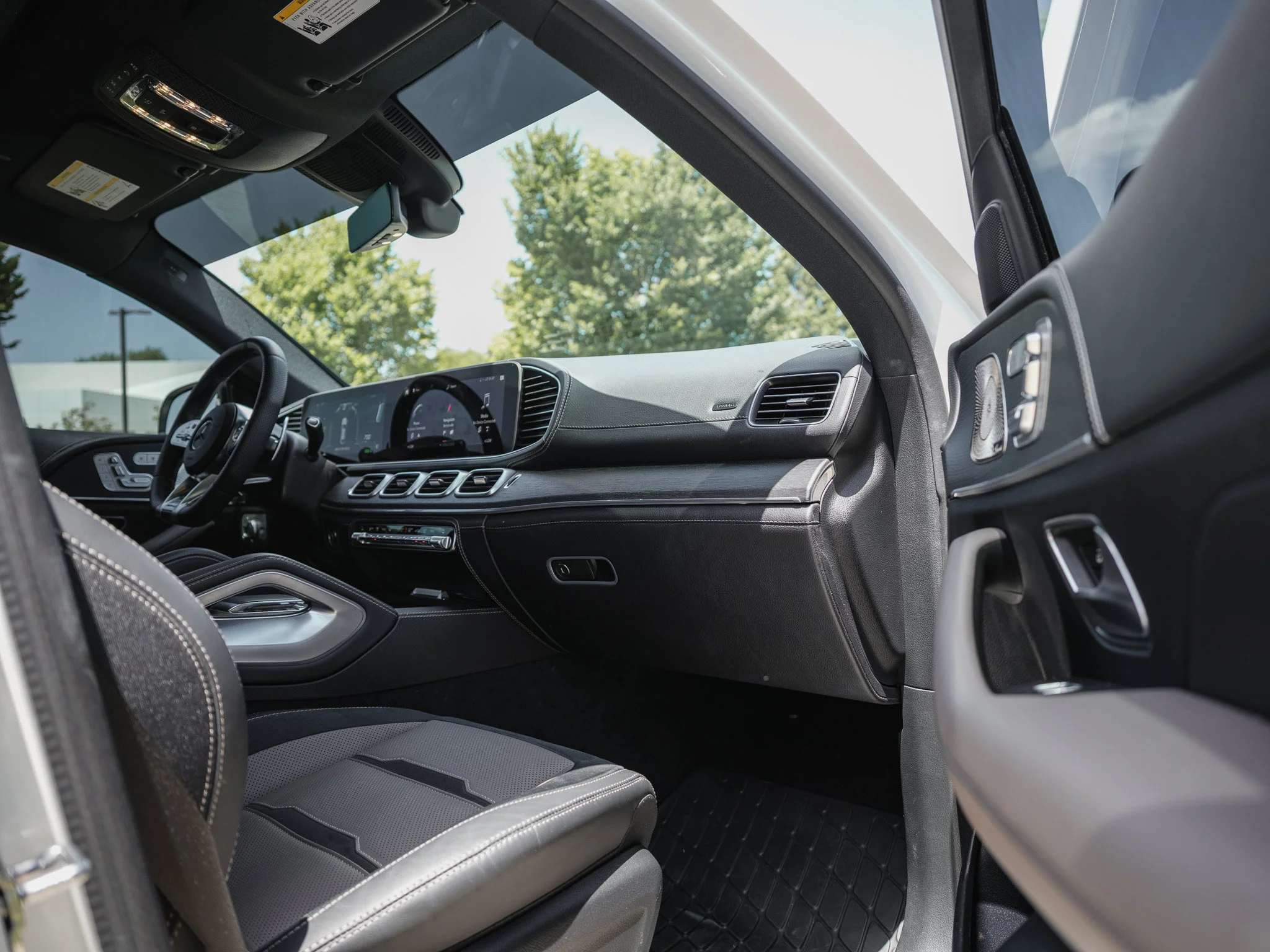 Used 2022 Diamond White Mercedes-Benz GLE 53 AMG® image 9
