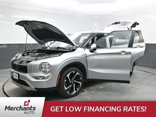 Used 2024 Silver Mitsubishi SE image 46