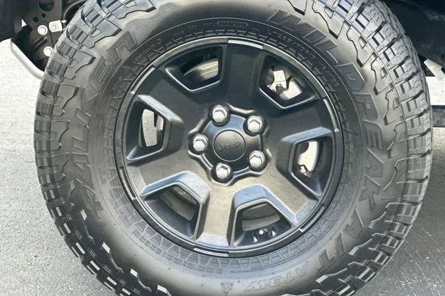 Used 2021 White Jeep Mojave image 24