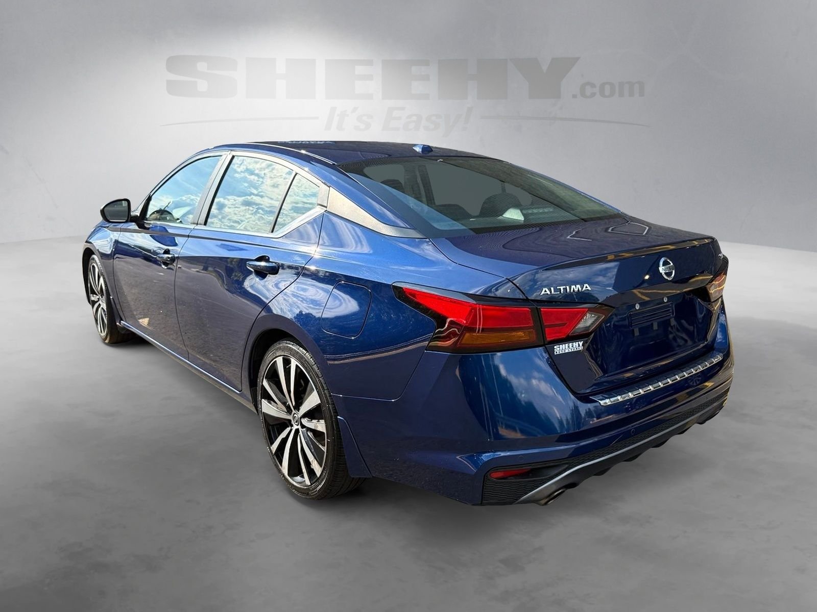 Used 2022 Blue Nissan 2.5 SR image 11