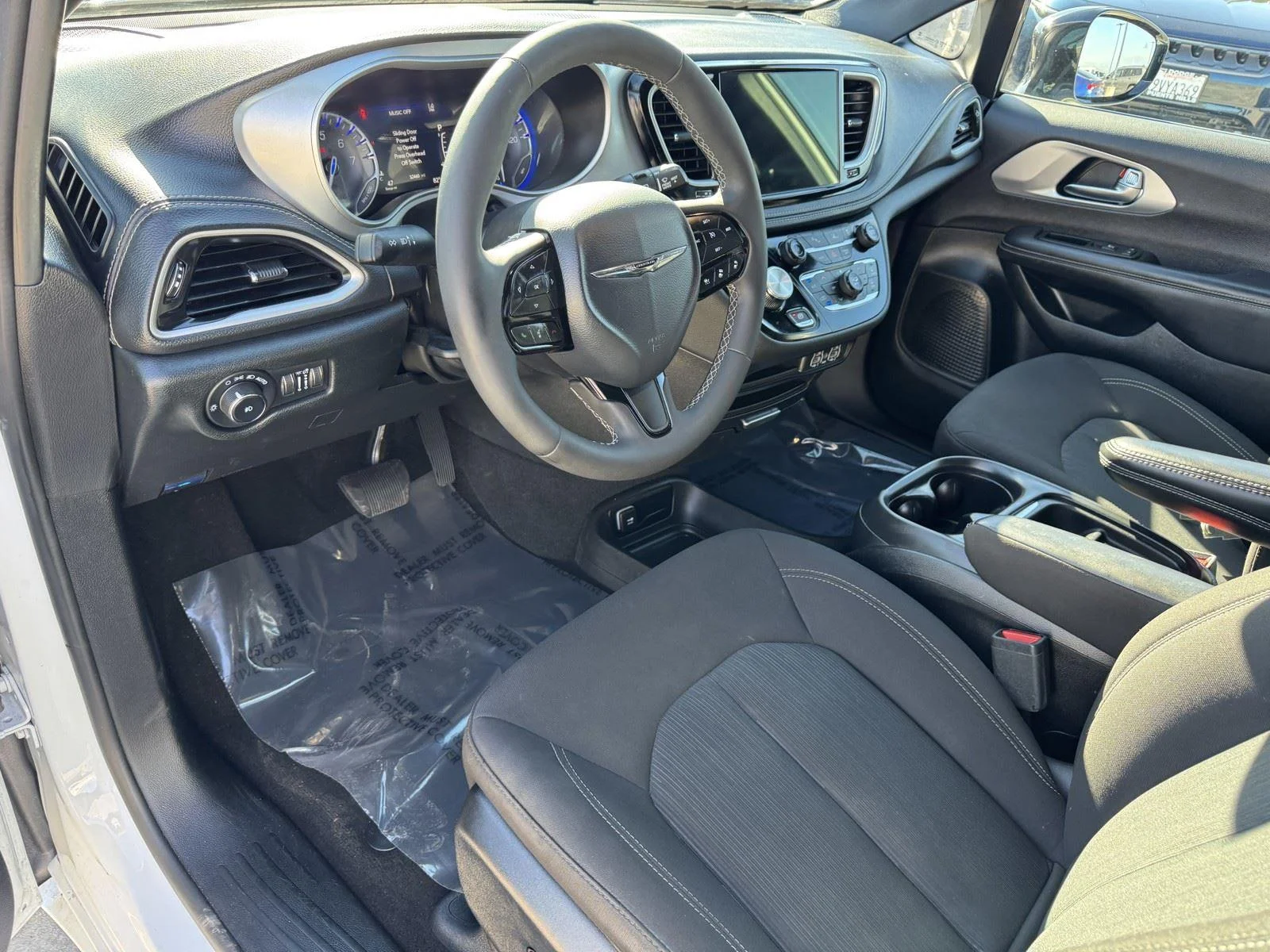 Used 2024 Bright White Clearcoat Chrysler Touring image 15