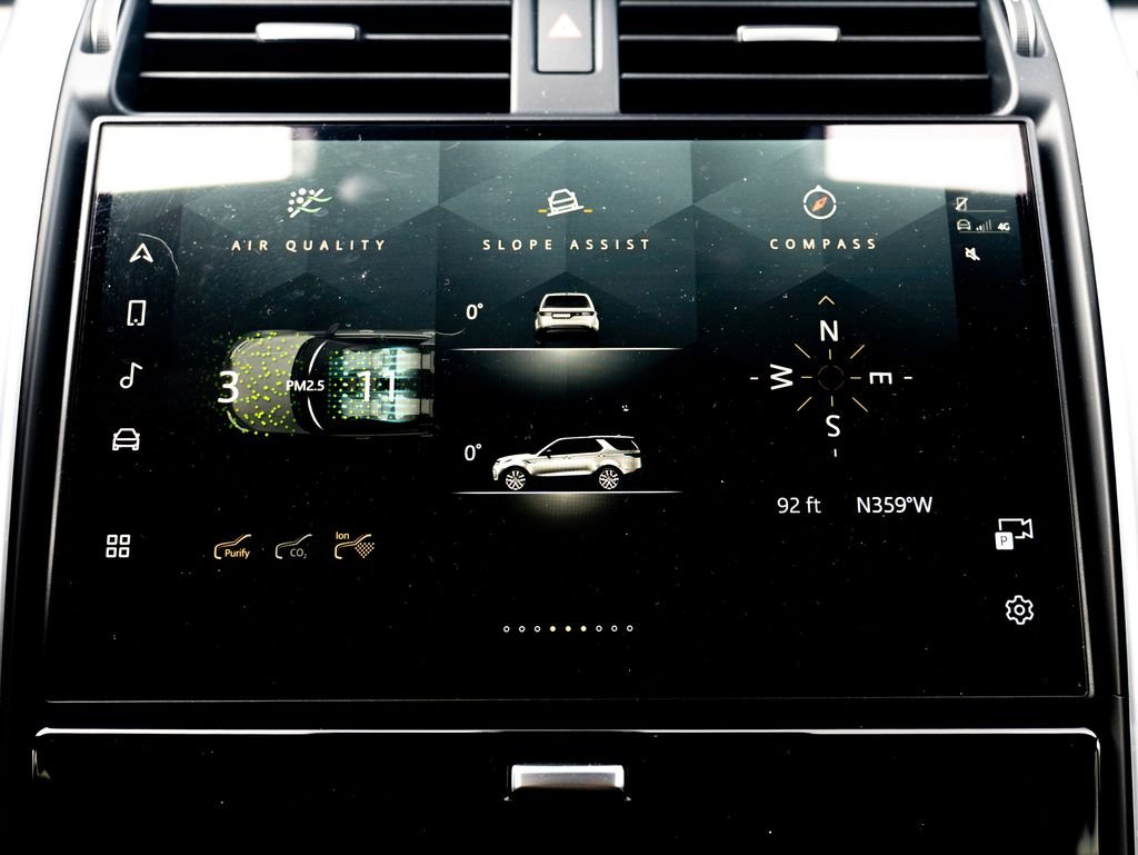 Used 2024 Gray Land Rover Dynamic SE image 23