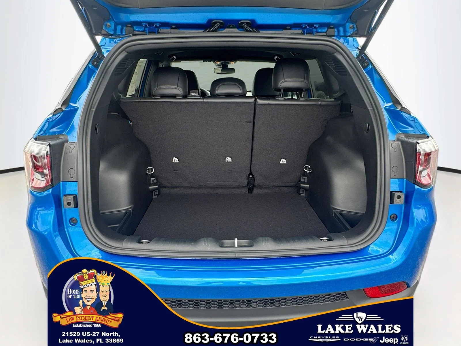 New 2026 Hydro Blue Pearl-Coat Exterior Paint Jeep Latitude image 24