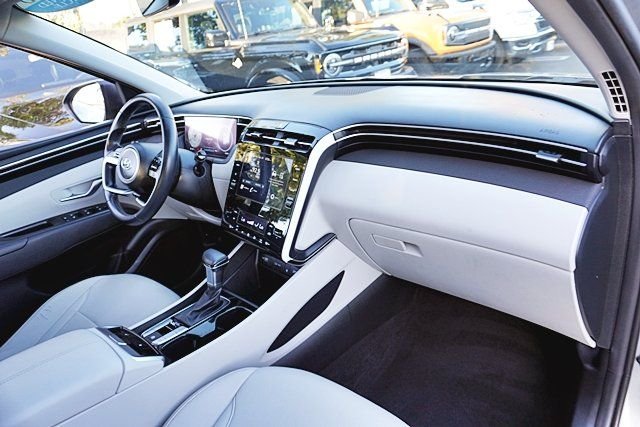 Used 2023 Silver Hyundai SEL image 9