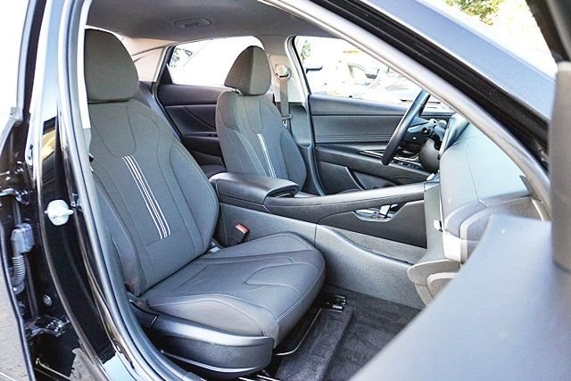 Used 2023 Black Hyundai SEL image 11