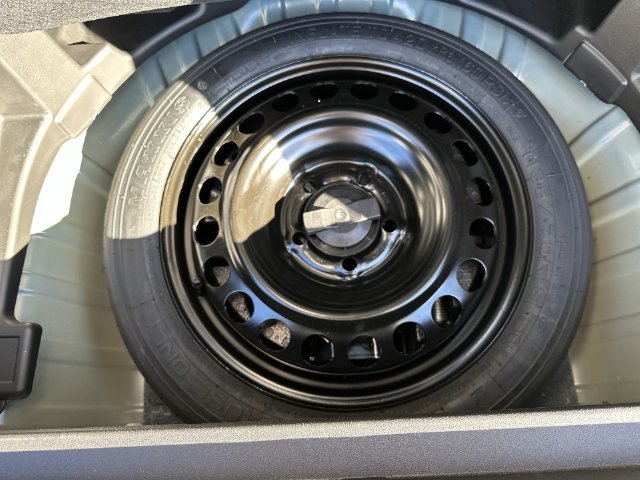 Certified Used 2024 Downpour Metallic GMC SLE image 36