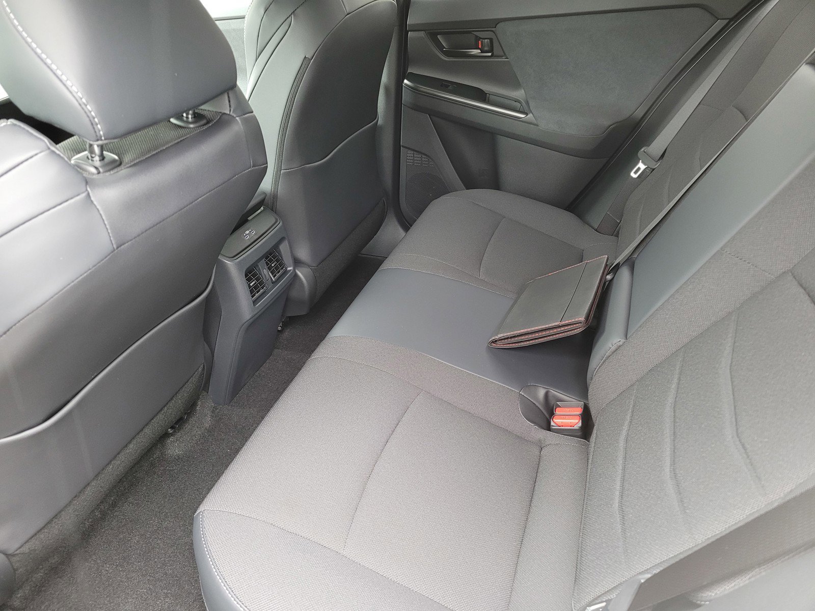 New 2026 Wind Chill Pearl <sup>1</sup> Toyota  SE image 6
