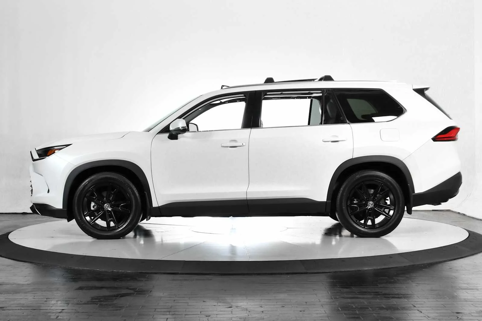 Used 2024 Wind Chill Pearl Toyota Limited image 2
