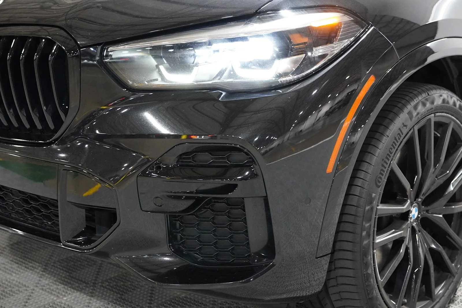 Certified Used 2023 Black Sapphire Metallic BMW M50i image 7