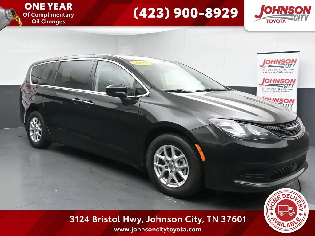 2023 Chrysler Voyager LX's photo