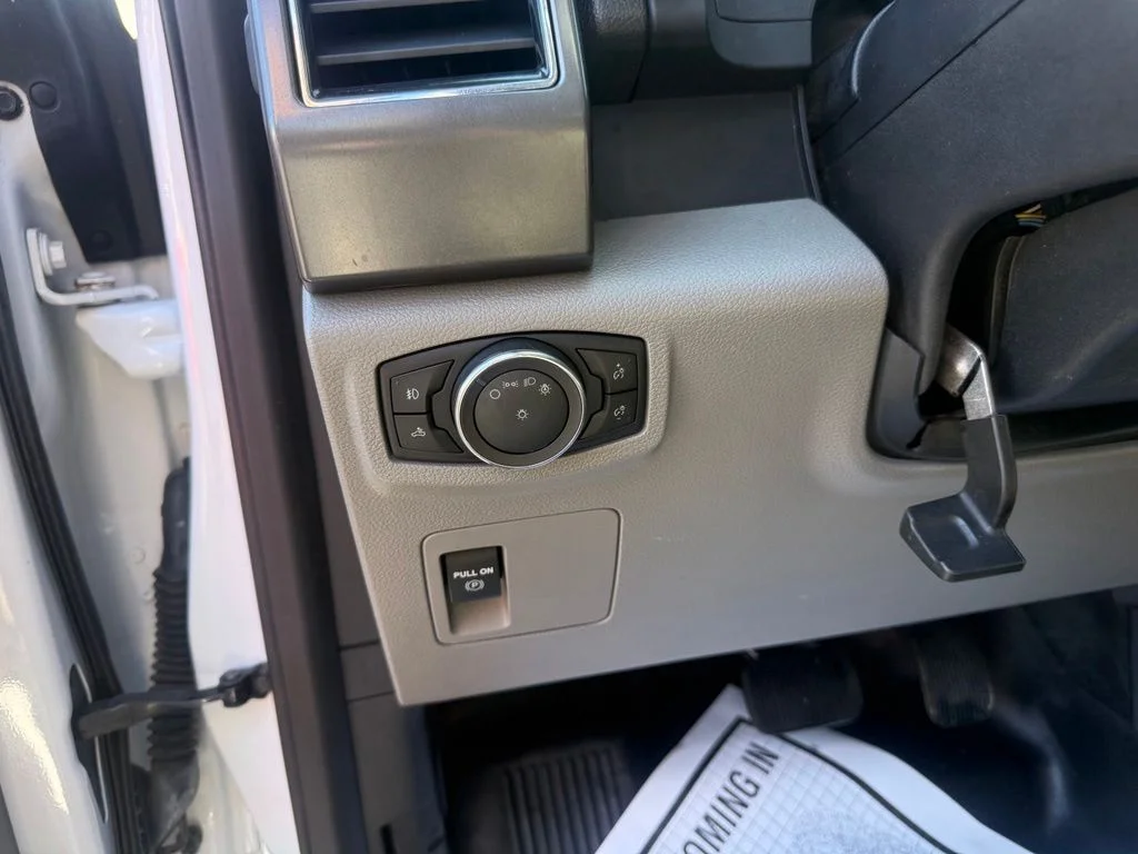Used 2018 White Ford XLT image 19