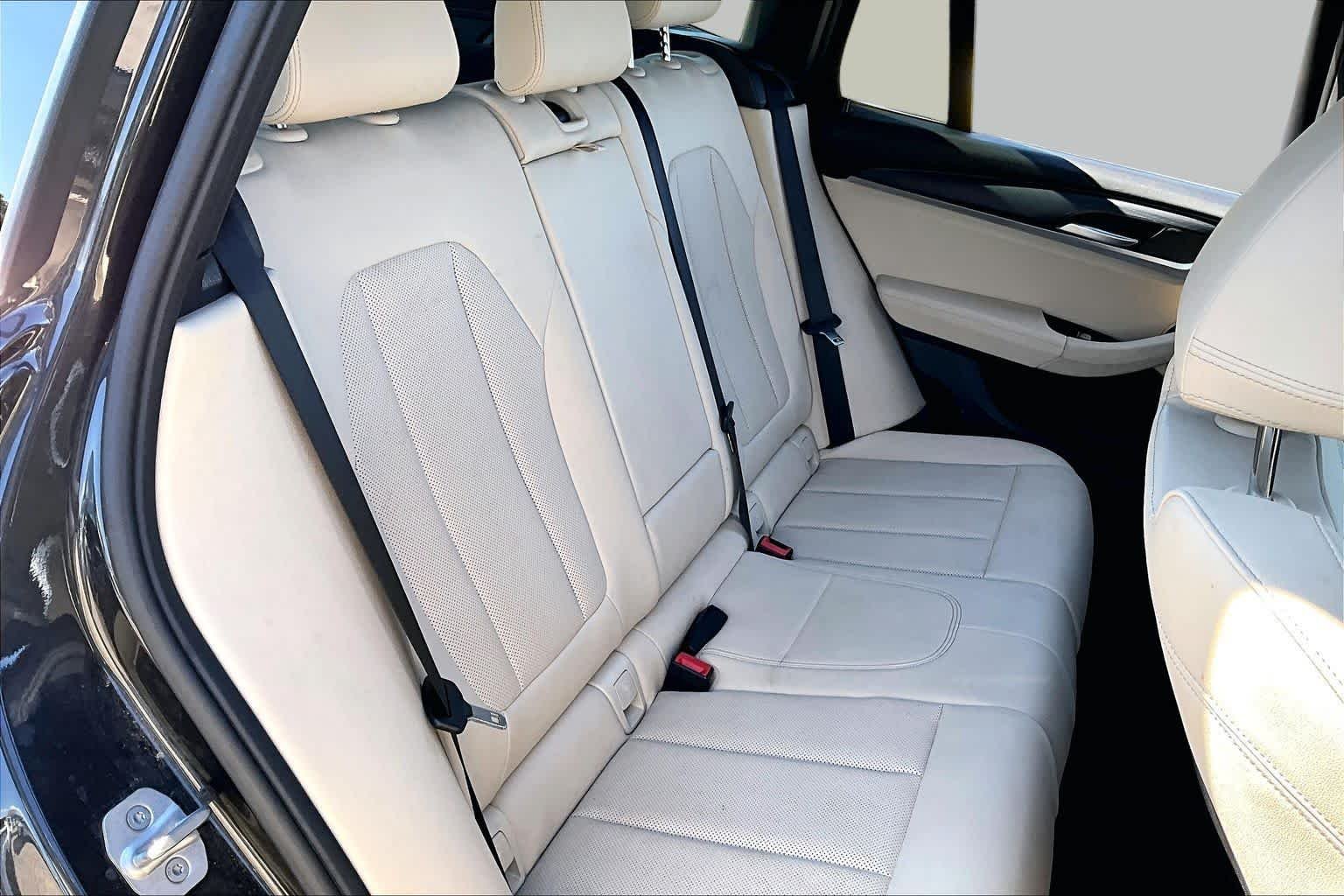Used 2024 Dark Graphite Metallic BMW xDrive30i image 17