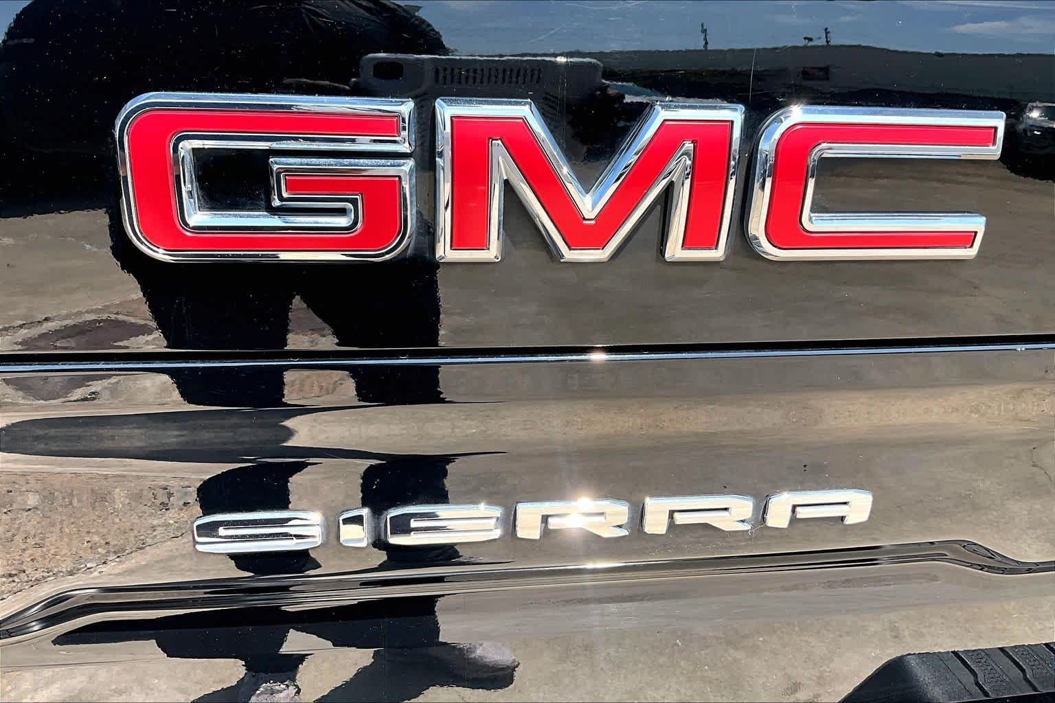 Used 2024 Onyx Black GMC SLT image 31