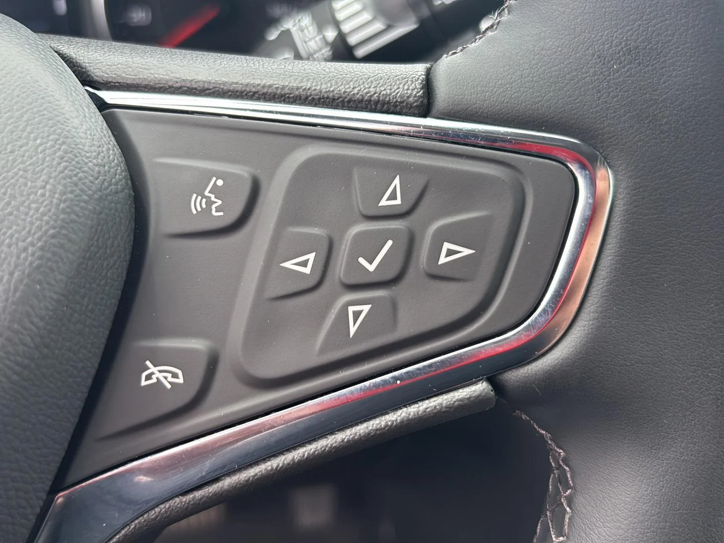 Used 2024 Summit White Chevrolet LT image 19
