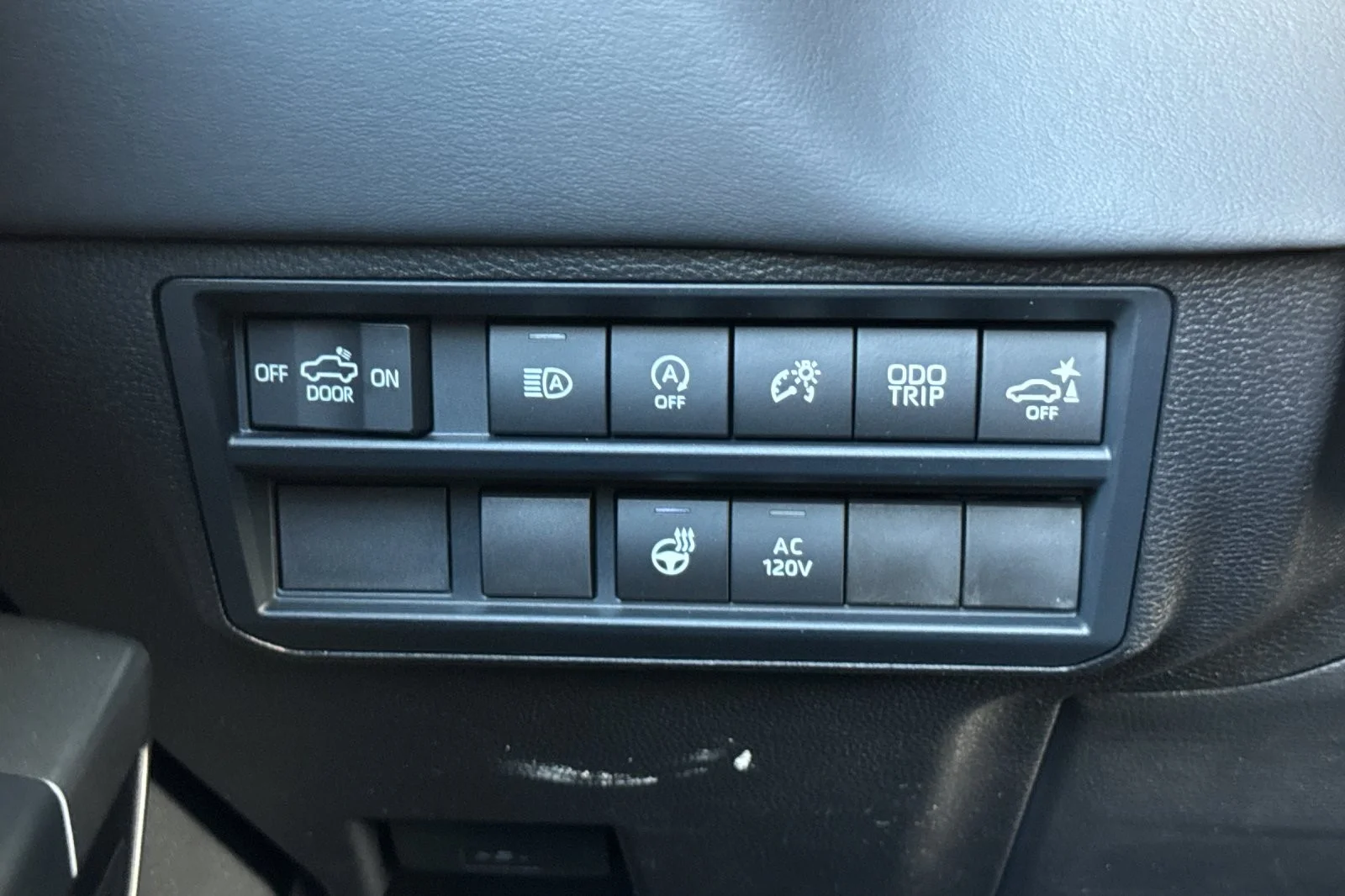 New 2026 Wind Chill Pearl <sup>1</sup> Toyota  Platinum image 28
