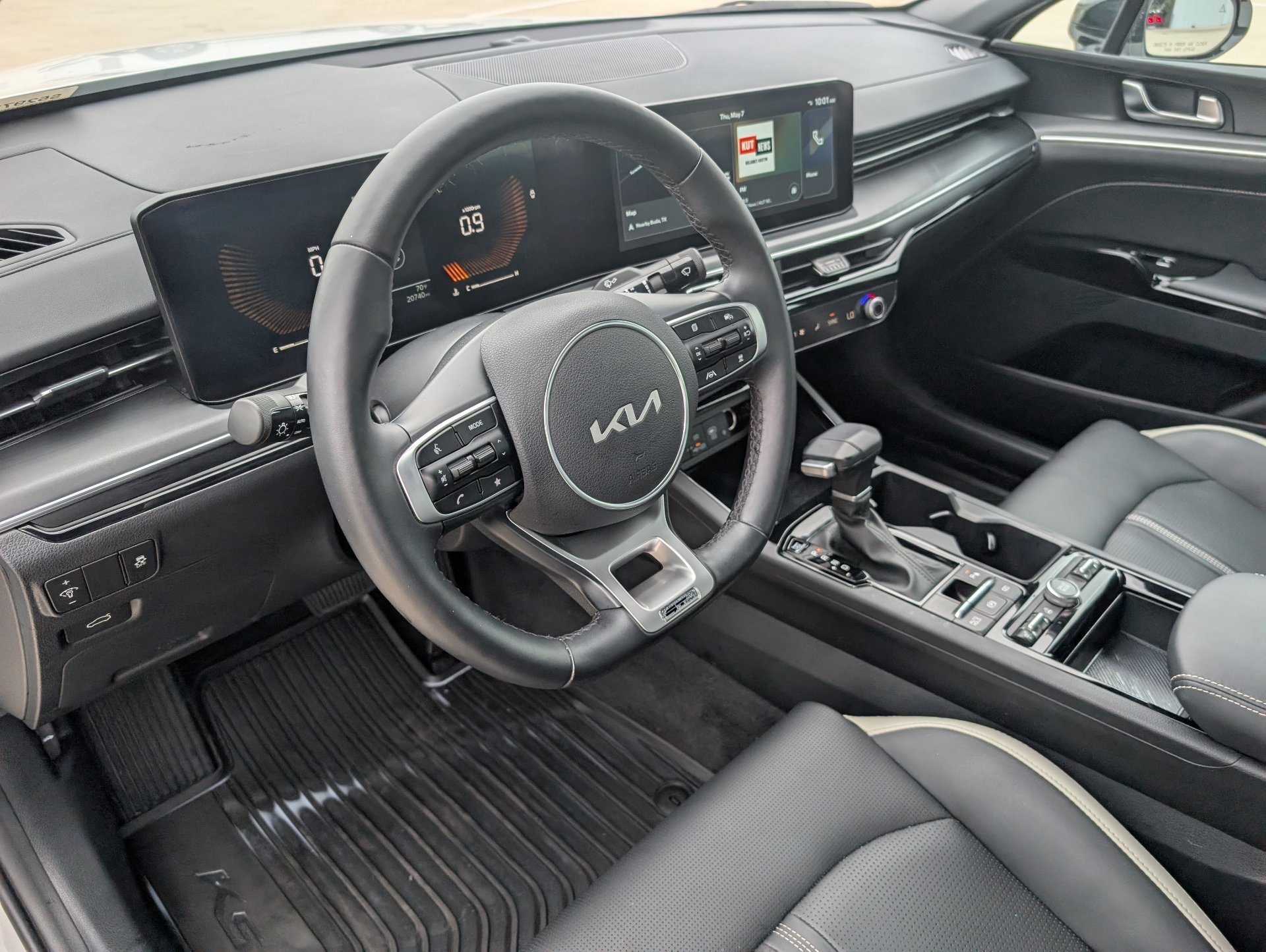 Used 2025 White Kia GT-Line image 9