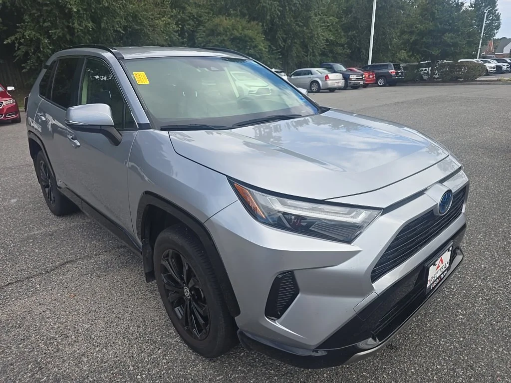 Used 2022 Silver Toyota SE image 3