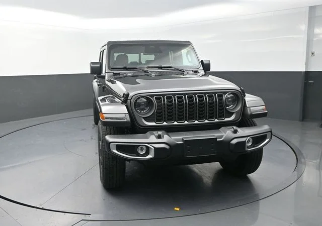 New 2026 Granite Crystal Metallic Clear-Coat Exterior Paint Jeep Sahara image 4