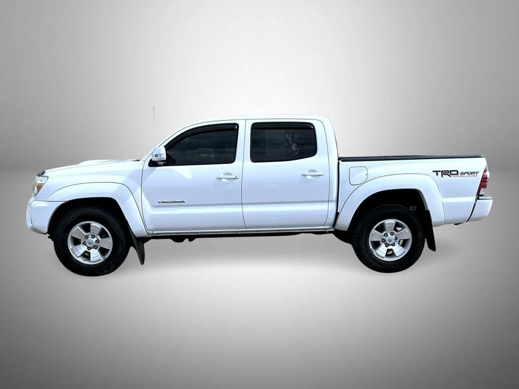 Used 2014 White Toyota Base image 8