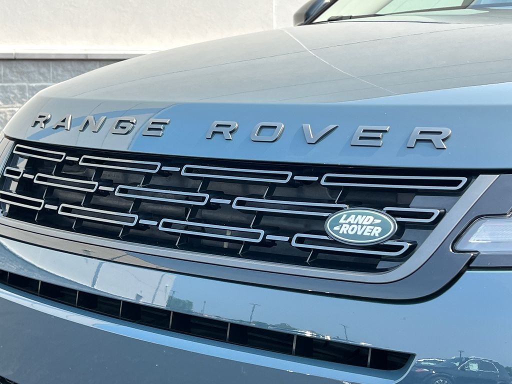 Used 2024  Land Rover Dynamic image 25