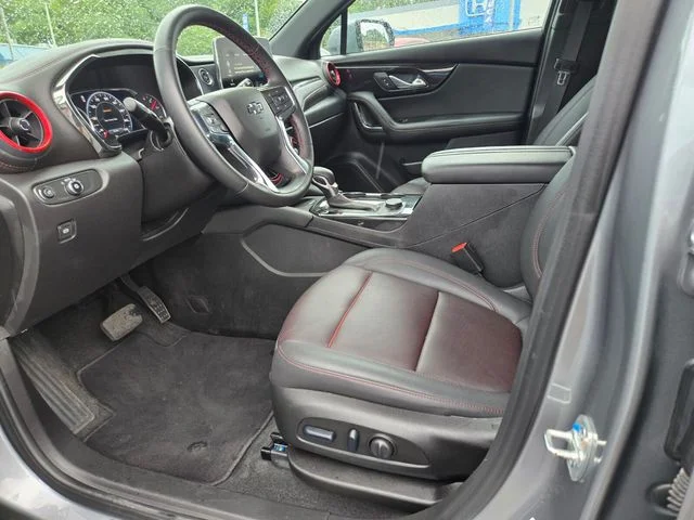 Used 2025 Gray Chevrolet RS image 10
