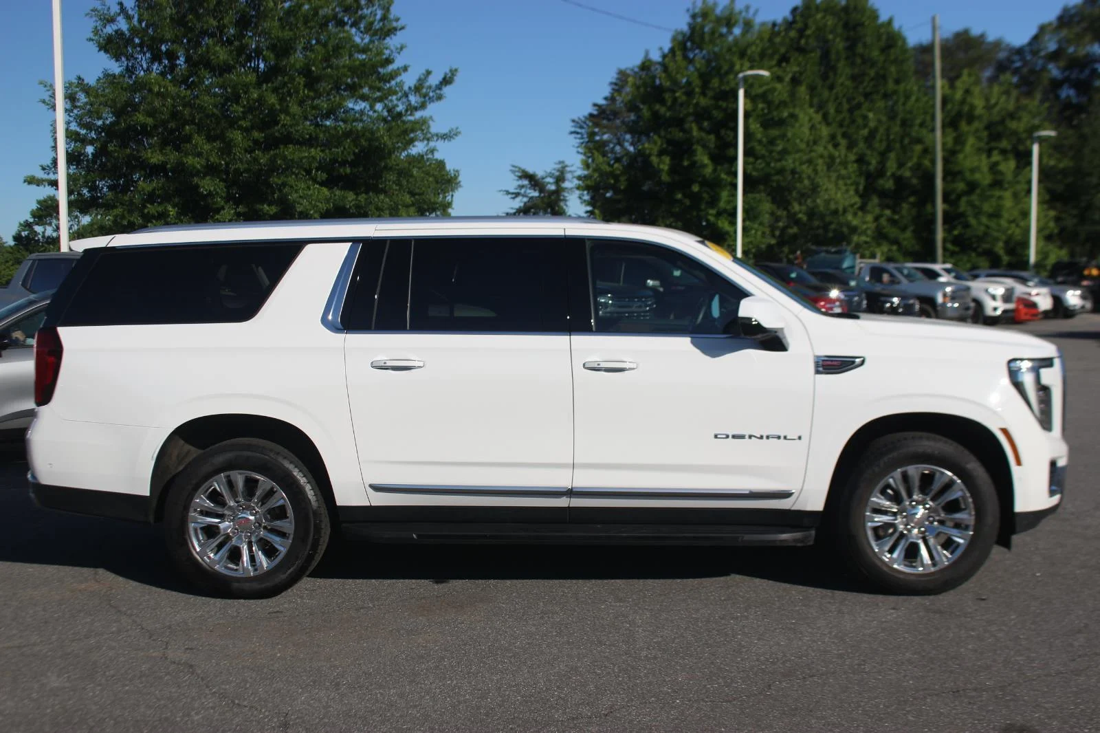 Used 2025 Summit White GMC Denali image 8