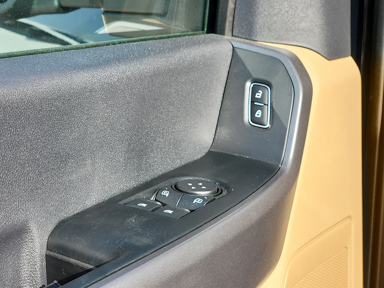 New 2027 Agate Black Metallic Ford XLT image 15