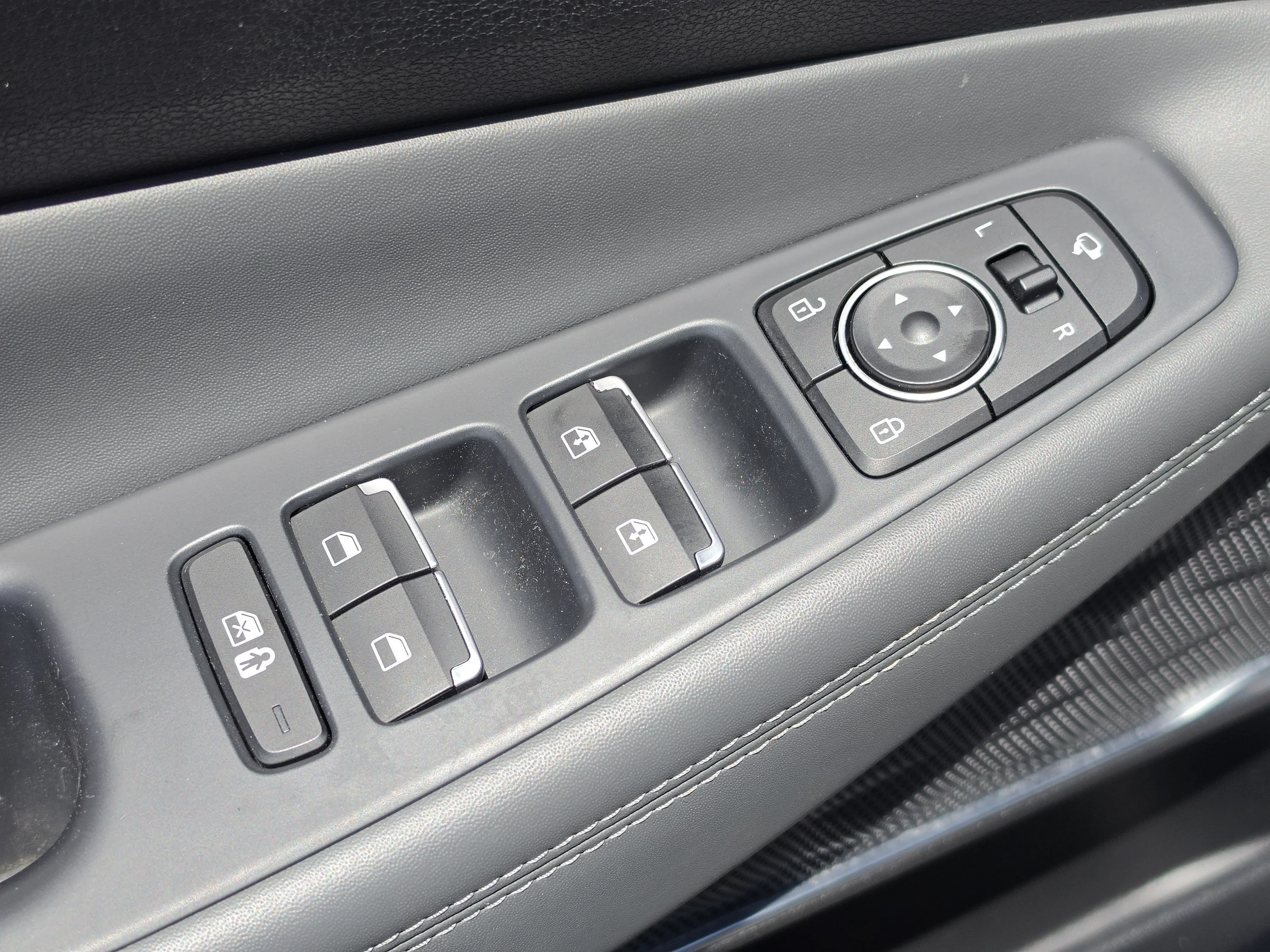 Used 2023 Portofino Gray Hyundai Limited image 23