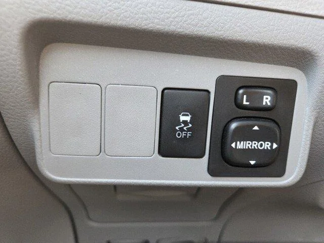 Used 2010 Magnetic Gray Metallic Toyota LE image 11