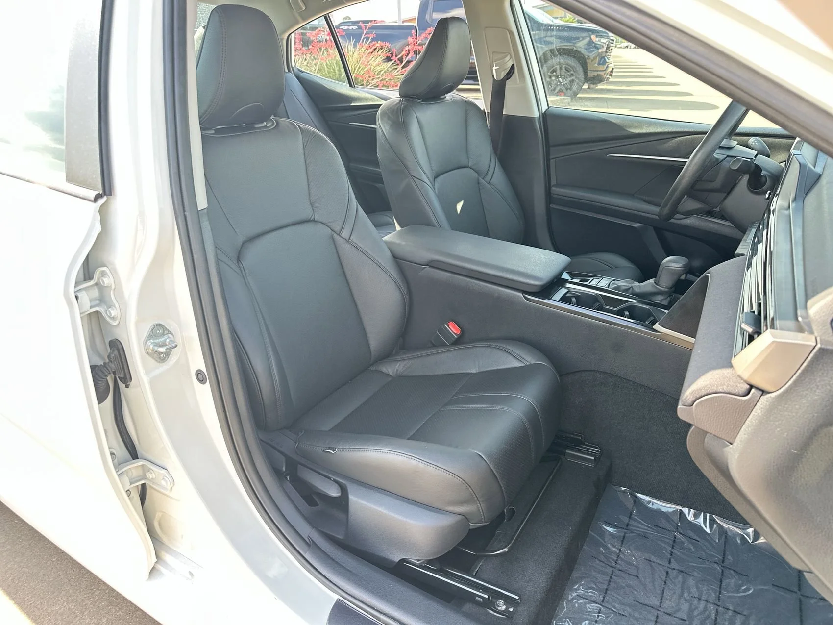 Used 2025 Ice Toyota LE image 25