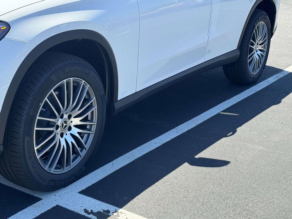New 2026 Polar White Mercedes-Benz GLC 300 image 13