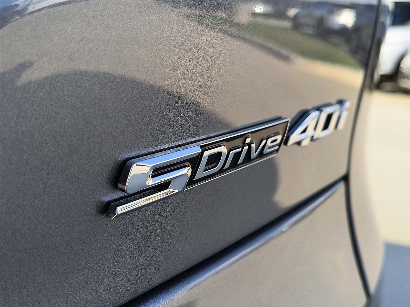 New 2026 Skyscraper Grey Metallic BMW sDrive40i image 4