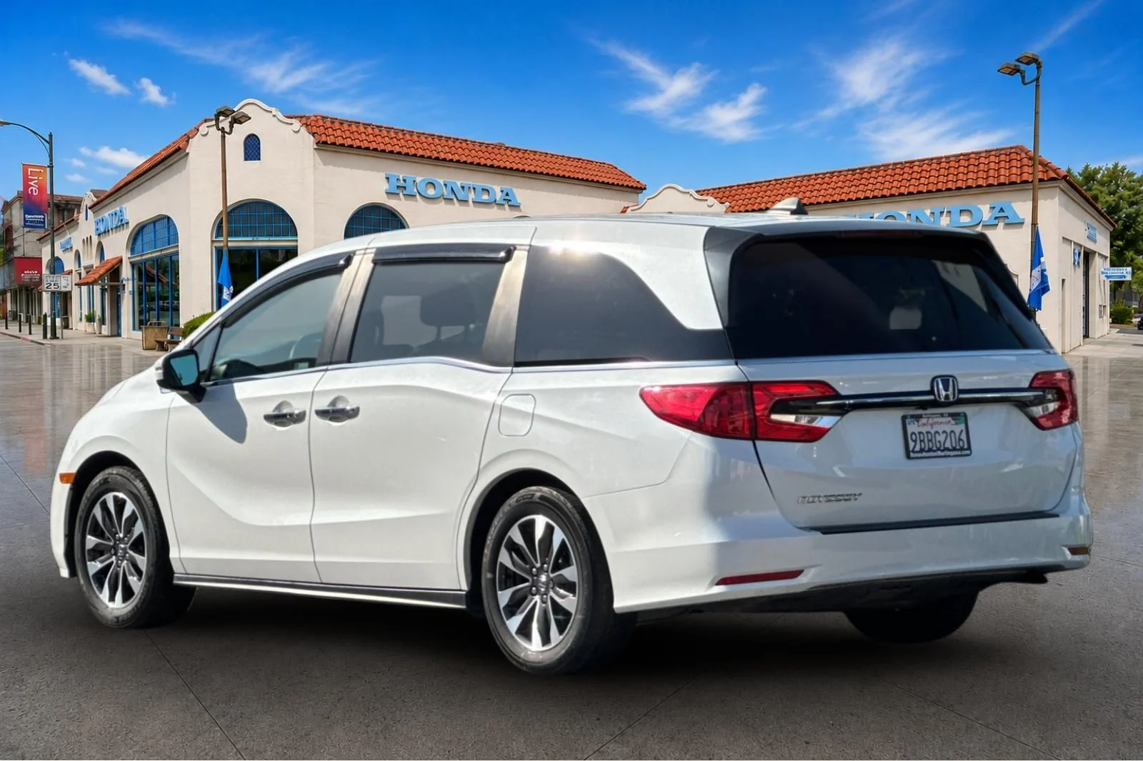 Certified Used 2022 Platinum White Pearl Honda EX-L image 6