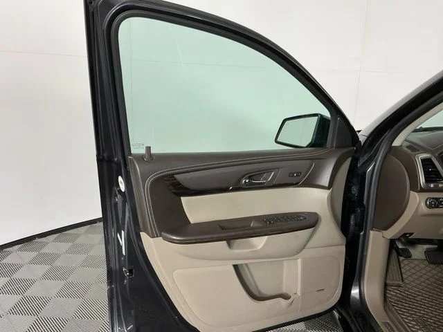 Used 2014 Silver GMC Denali image 9