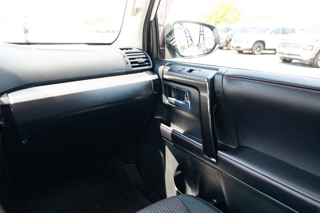 Used 2018 Super White Toyota TRD Off-Road image 11