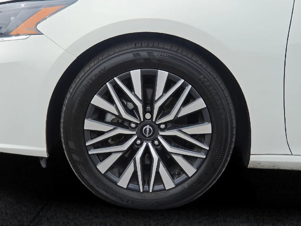 Used 2025  Nissan SV image 8
