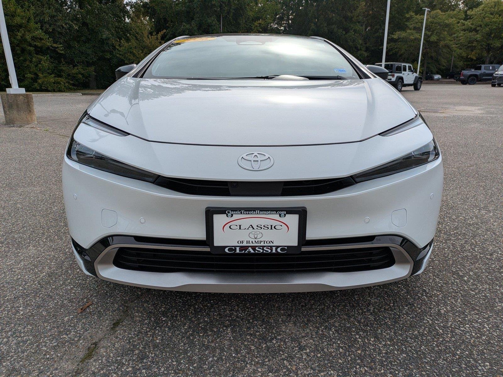 Used 2026 Wind Chill Pearl Toyota XSE Premium image 9