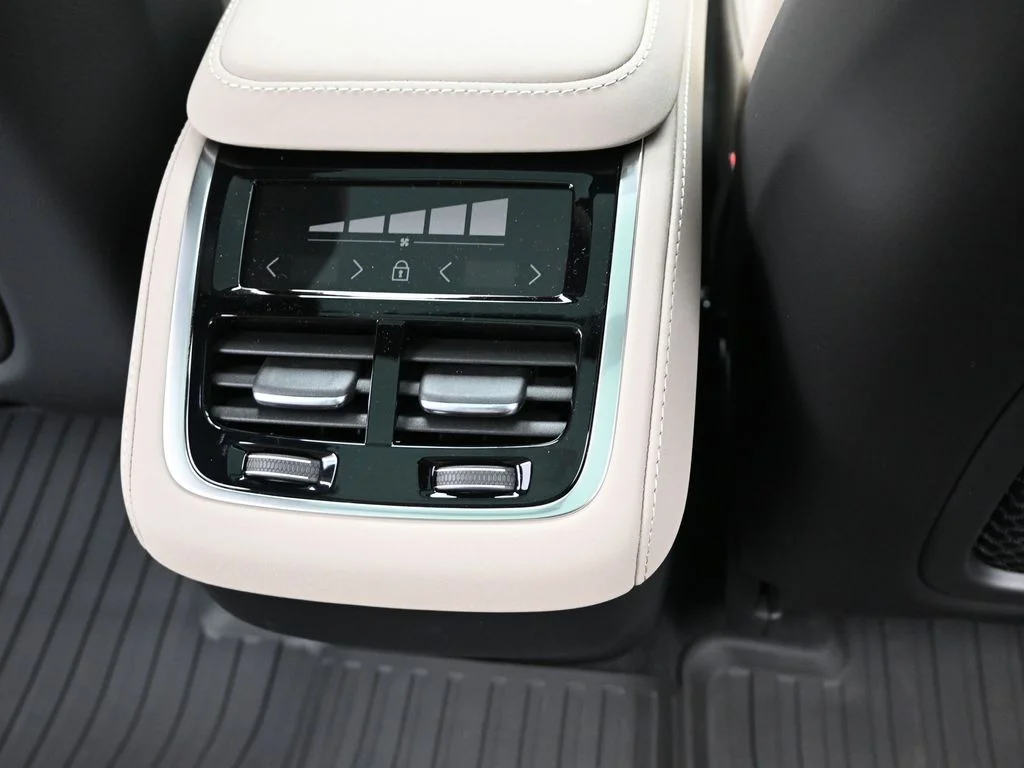 New 2026 Crystal White Volvo Plus image 20