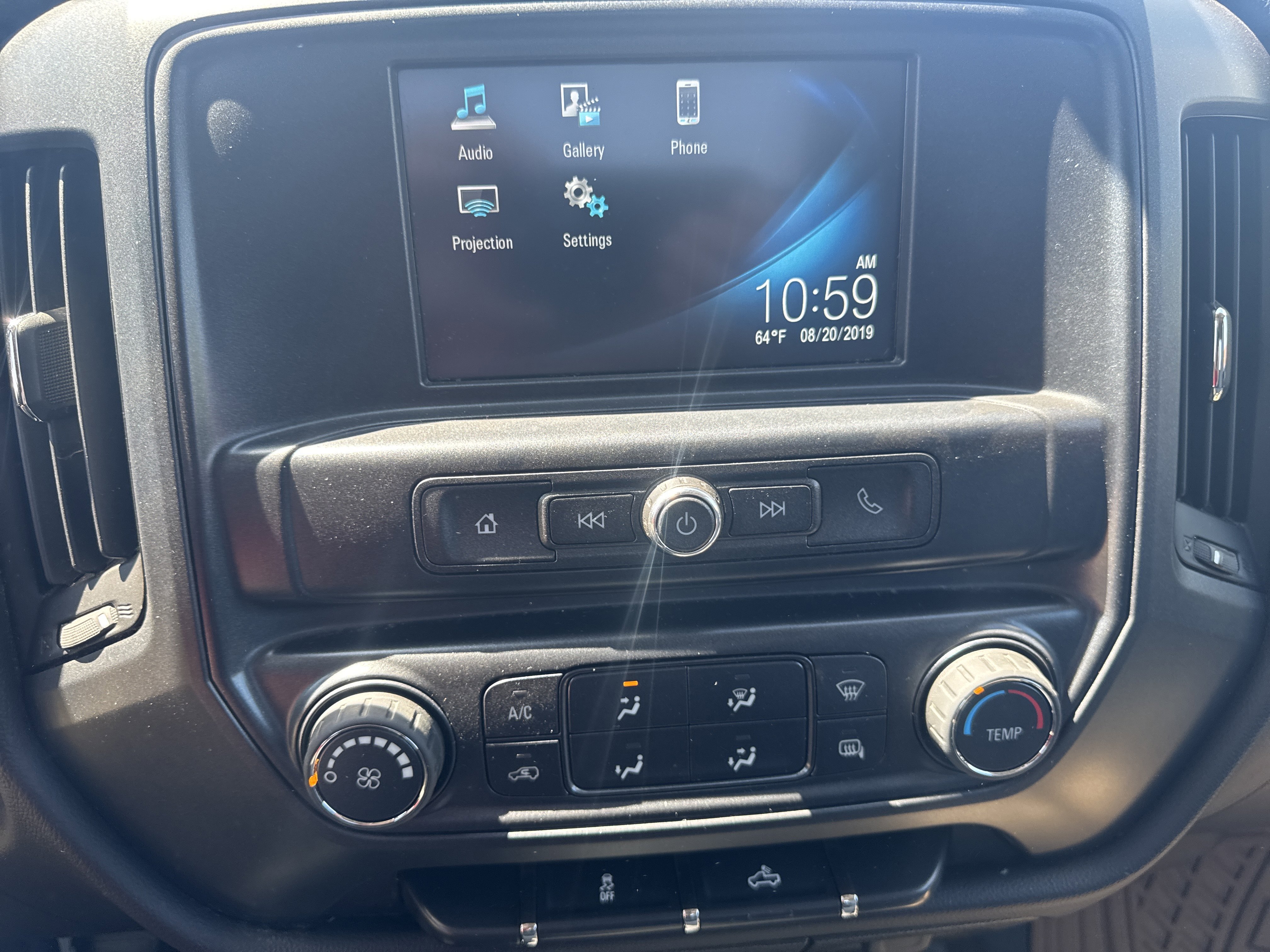 Used 2018 Summit White Chevrolet Custom image 18
