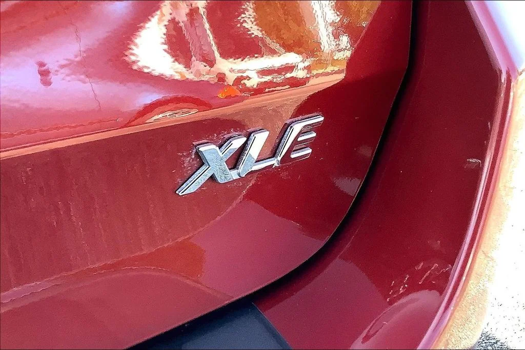 Used 2020 Red Toyota XLE image 9