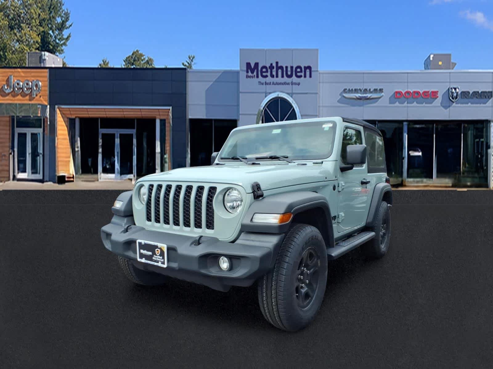 Used 2024 Earl Clearcoat Jeep Sport image 3
