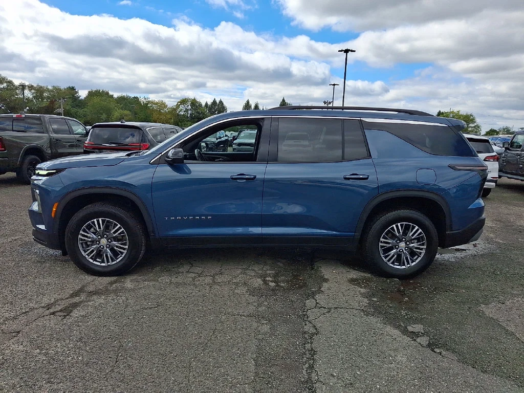 Used 2025 Blue Chevrolet LT image 7