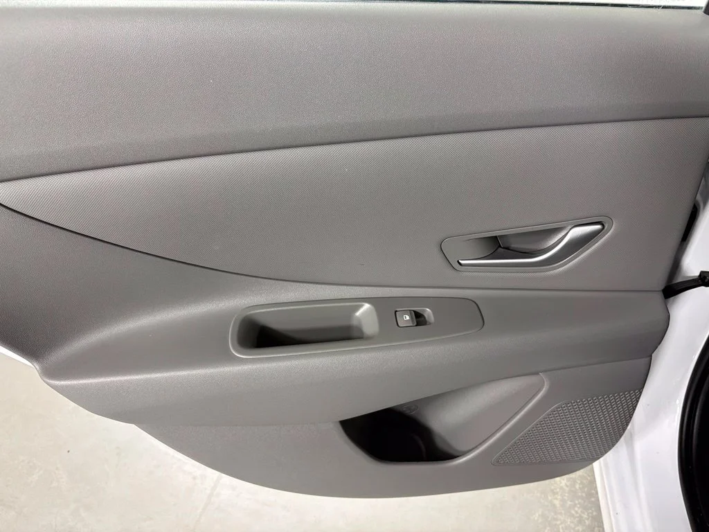 Used 2024 White Hyundai SEL image 35