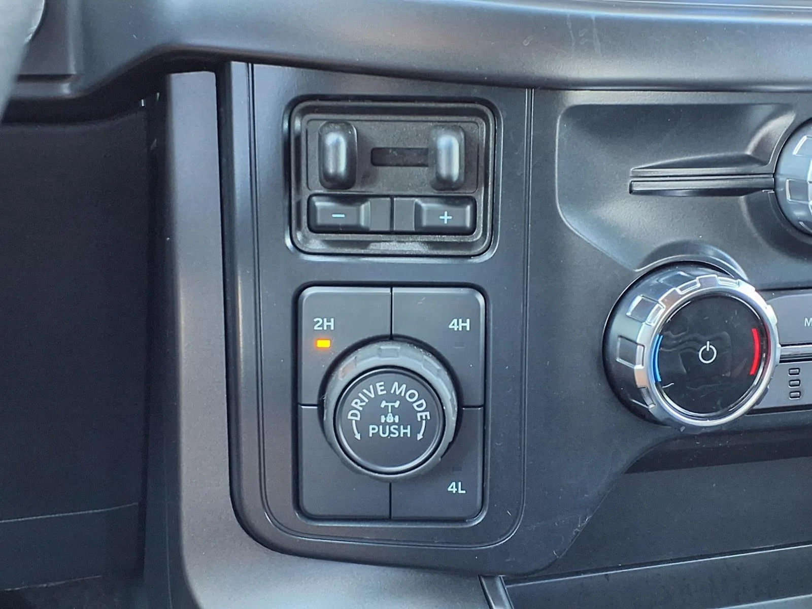 Used 2024 Avalanche Ford XLT image 6